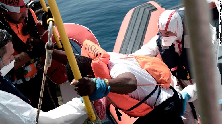 Migrant rescue ship begins 4-day journey