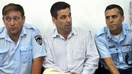 Segev (C) appears at the Tel Aviv district tribunal in April 2004. 