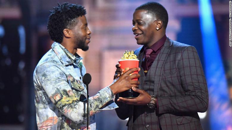 'Black Panther' star honors Waffle House hero