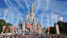 Walt Disney World closes, paralyzing the company&#39;s tourism empire