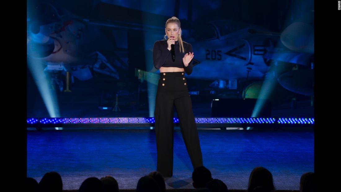 Iliza Shlesinger welcomes baby girl and is already finding humor in parenting