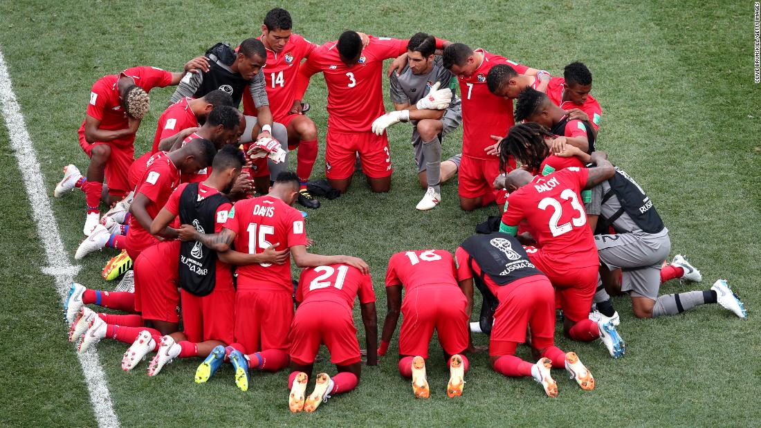 Panama players gather after their defeat. 