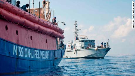 European MPs spend night on migrant ship in desperate bid to secure dock