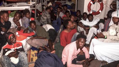 Hundreds of migrants left trapped at sea