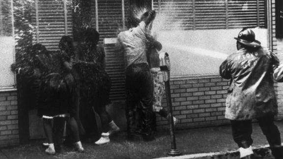 Mayor Of A Pittsburgh Suburb Asked Police To Hose Down Protesters With Water Cannons Cnn 