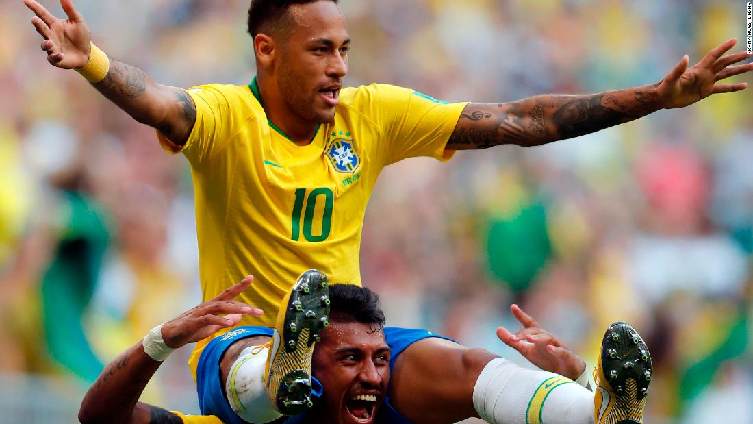 Neymar is held on Paulinho&#39;s shoulders after the first goal.