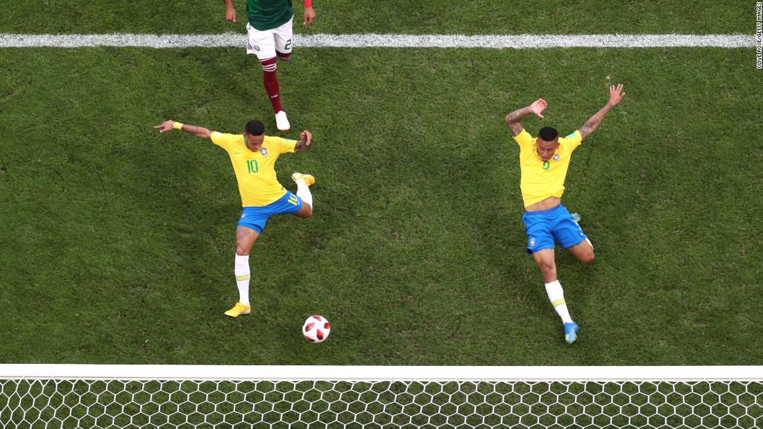 Neymar stretches for a cross to score Brazil&#39;s first goal in the 51st minute.