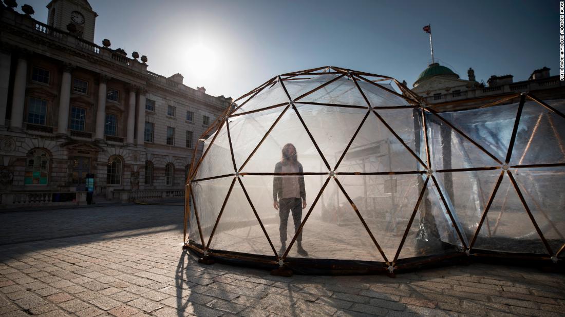 In the London dome, visitors are exposed to moderate levels of nitrogen dioxide and a specially crafted scent called &quot;Living Diesel.&quot;