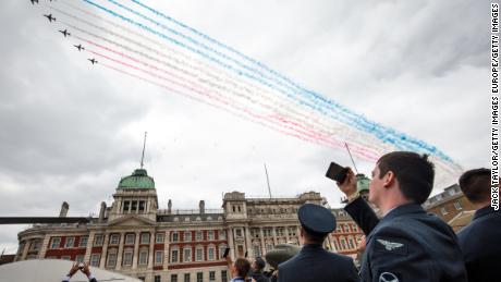 LONDON, ENGLAND - JULY 10: Members of the Royal Air Force watch the Red Arrows flypast over Horse Guards Parade during RAF 100 celebrations on July 10, 2018 in London, England. A centenary parade and a flypast of up to 100 aircraft over Buckingham Palace takes place today to mark the Royal Air Forces' 100th birthday. (Photo by Jack Taylor/Getty Images)