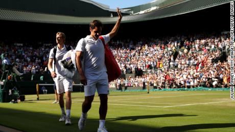 Roger Federer thanks the Wimbledon crowd after losing to Kevin Anderson.
