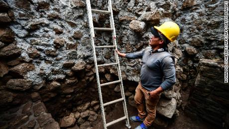 Deadly Mexico quake unearths ancient temple