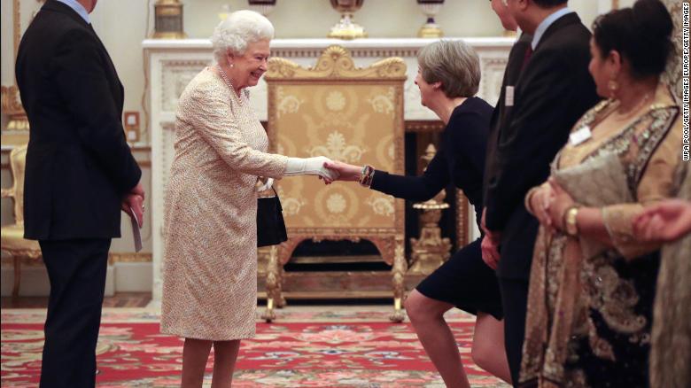 Dos and don'ts of meeting the Queen 