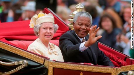 South Africa&#39;s Nelson Mandela referred to the Queen as just Elizabeth. She called him Nelson. 