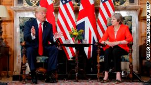 Trump nega di aver criticato il primo ministro britannico dopo averla criticata