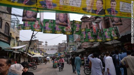 Supporters of Pakistan&#39;s ousted Prime Minister Nawaz Sharif and his younger brother Shahbaz Sharif gather at the venue where the younger Sharif would lead a rally.