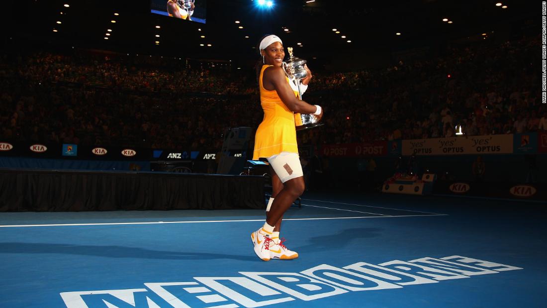 Serena poses with the Daphne Akhurst Trophy in 2010, her fifth Australian Open title. 