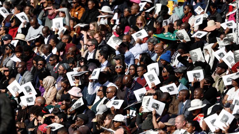 Attendees of Obama&#39;s speech at the Wanderers Cricket Stadium in Johannesburg.