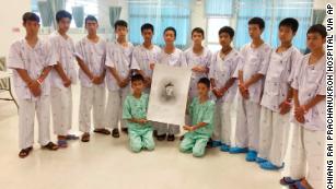 Thai Cave Boys Mourn Navy Seal Who Died During Rescue Cnn - thailand boy dead roblox