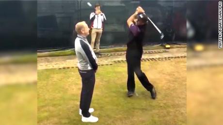 See Phil Mickelson&#39;s incredible trick shot
