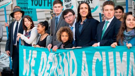 Feds are still trying to stop the &#39;climate kids&#39; lawsuit