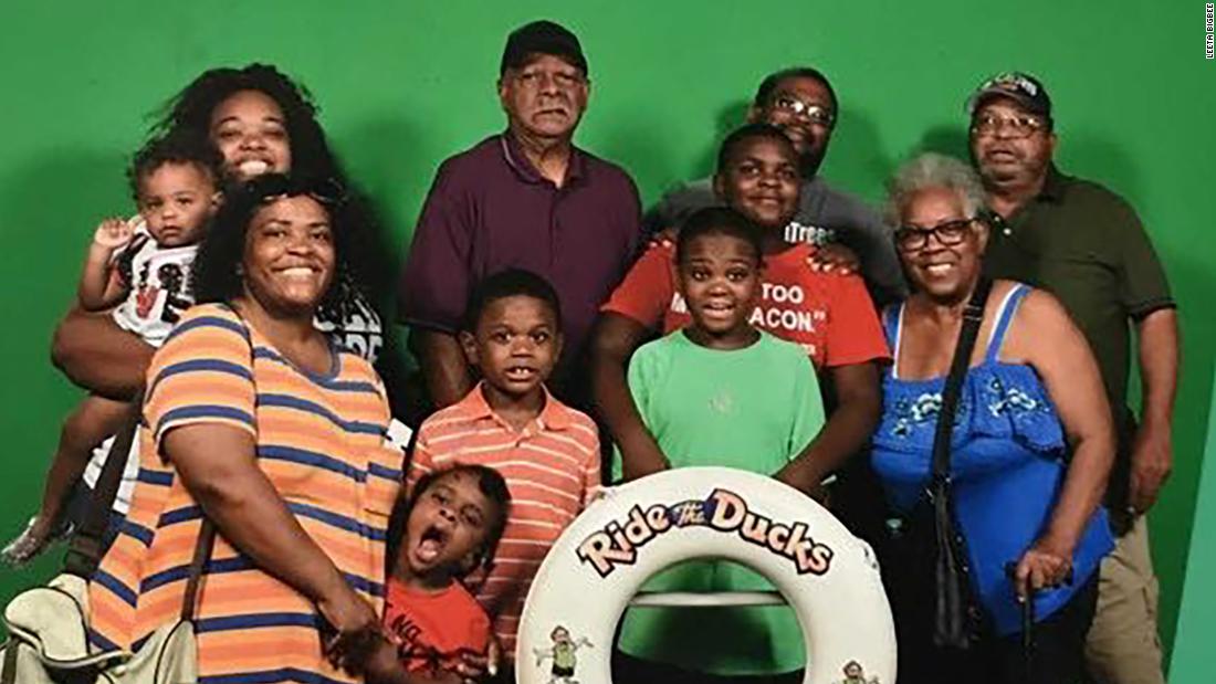 9 boat members duck family than More $600,000 raised Missouri boat for sinking: woman