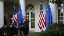 U.S. President Donald Trump (R) and European Commission President Jean-Claude Juncker (L) deliver a joint statement on trade in the Rose Garden of the White House July 25, 2018 in Washington, DC.