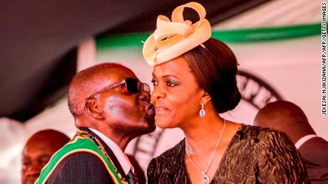 &#39;I looked at her lustfully, then kissed her,&#39; Mugabe on wooing his wife