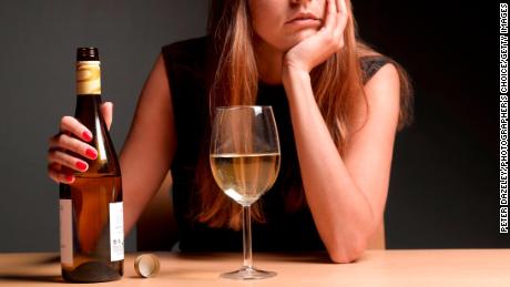 Según un estudio global, no mucho alcohol es bueno para su salud general