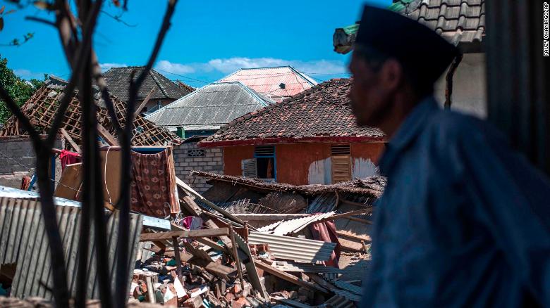 https://cdn.cnn.com/cnnnext/dam/assets/180806112913-09-indonesia-earthquake-0806-exlarge-169.jpg
