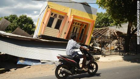 Landslides and debris hamper rescue efforts after Lombok earthquake