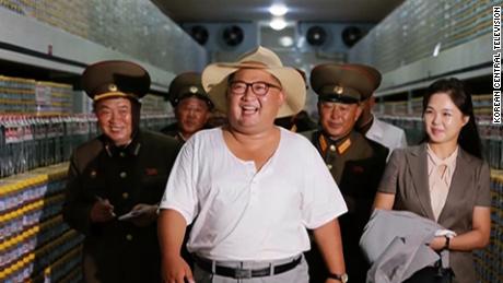 Kim goes casual while under US pressure