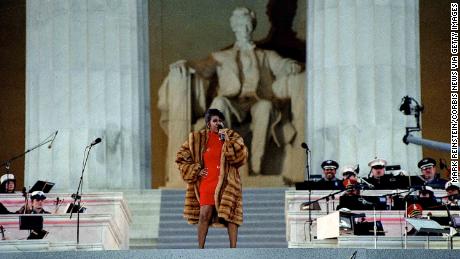 Franklin realiza pré-formas no Lincoln Memorial para o Presidente Clintonapos; gala inaugural do Presidente Clintonapos em 1992.