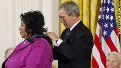 O Presidente George W. Bush entregou a Franklin a Medalha Presidencial da Liberdade, a mais alta honra civil de Franklin, em 2005. A medalha é atribuída àqueles que deram contribuições para a segurança nacional, paz mundial ou cultura.