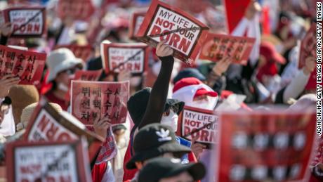 More than 40,000 South Korean women protest against sexism and hidden camera pornography on August 4 Seoul.