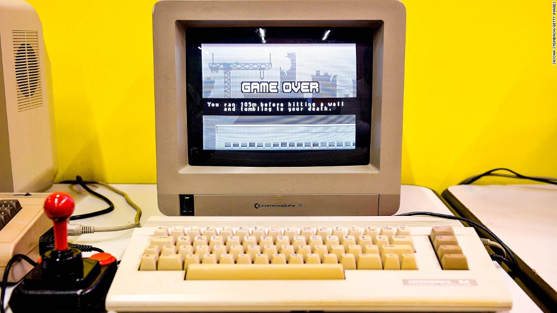 Meting terugvallen Zeg opzij C64: Commodore 64 is returning with retro keyboard | CNN Business