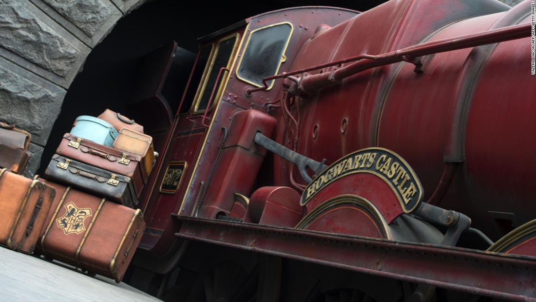 El parque de diversiones de Harry Potter estrena atracciones - CNN Video