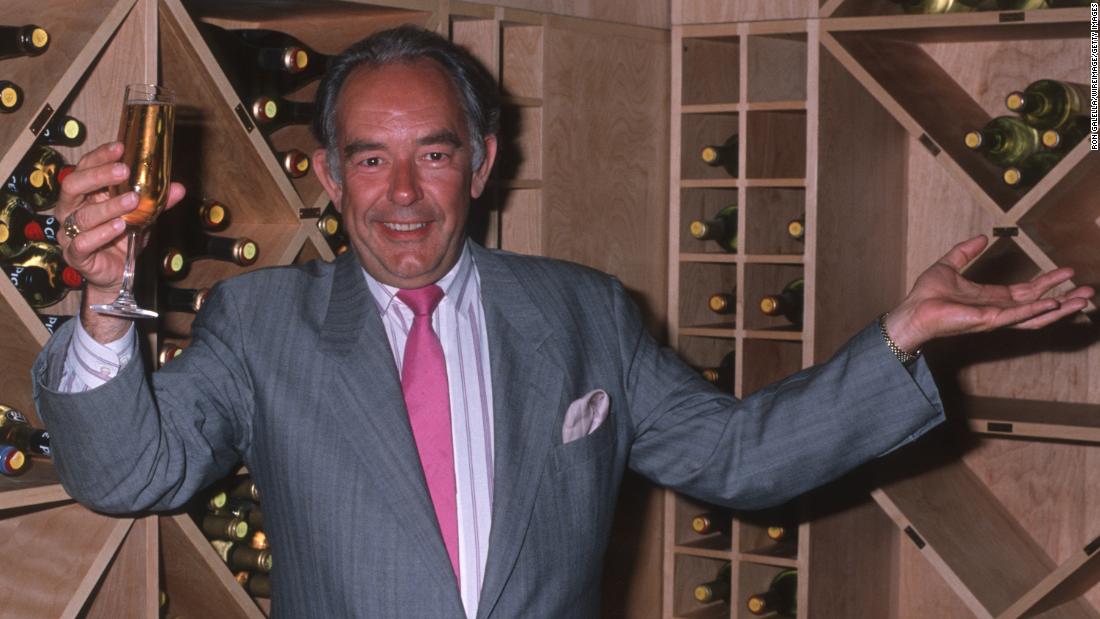 &lt;a href=&quot;https://www.cnn.com/2018/08/24/entertainment/robin-leach-dead/index.html&quot; target=&quot;_blank&quot;&gt;Robin Leach&lt;/a&gt;, the debonair TV host who regaled audiences with talk of &quot;champagne wishes and caviar dreams,&quot; died August 24, his publicist confirmed to CNN. He was 76.