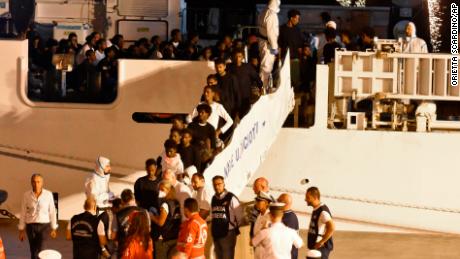 Salvini facing investigation as migrants in Italy finally allowed to disembark 