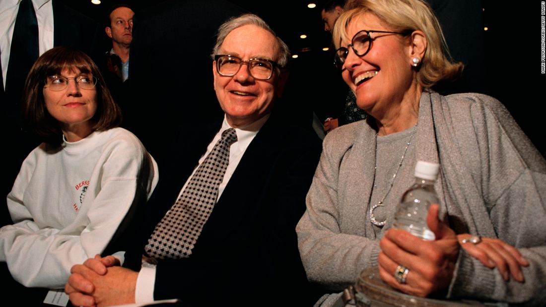 Buffett attends one of Berkshire&#39;s annual shareholders meeting. Seated with him here are his daughter Susan, left, and his wife Susan. Buffett&#39;s wife died in 2004.