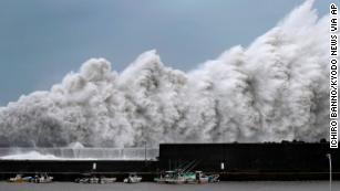 Typhoon Jebi lashes Japan
