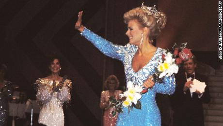 Gretchen Carlson was crowned 1989 Miss America in 1988.