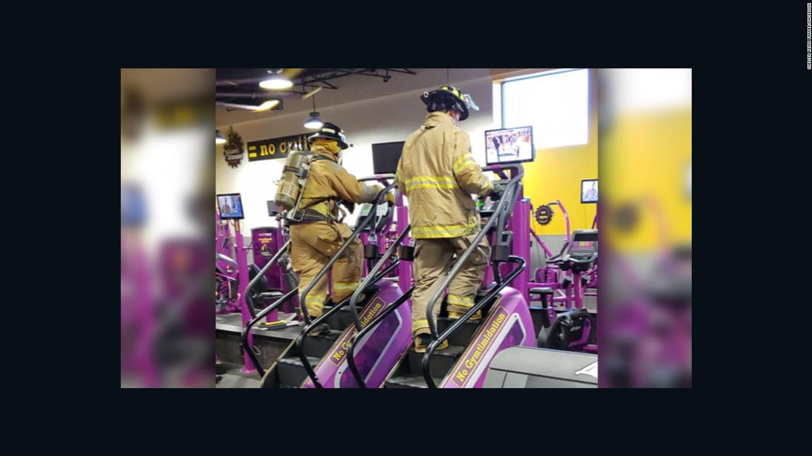 Firefighters Walk Up 110 Flights Of Stairs To Honor 9 11 Colleagues Cnn