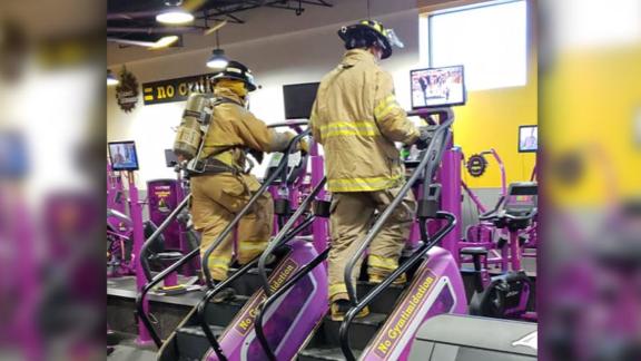 Firefighters Walk Up 110 Flights Of Stairs To Honor 9 11 Colleagues Cnn