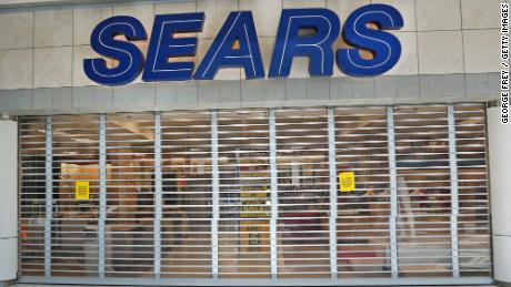 Crunch time for Sears: More store closings and a last-minute bid to save company