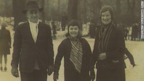 Frank Foley in Berlin with wife Kay and daughter Ursula in 1930s Germany.