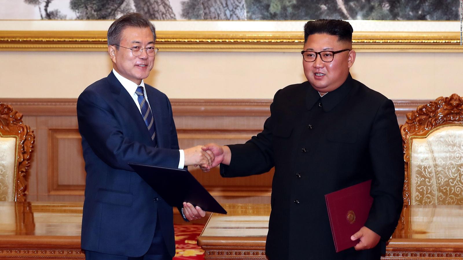 Kim Jong Un hugs Moon Jae-in as inter-Korean summit starts - CNN