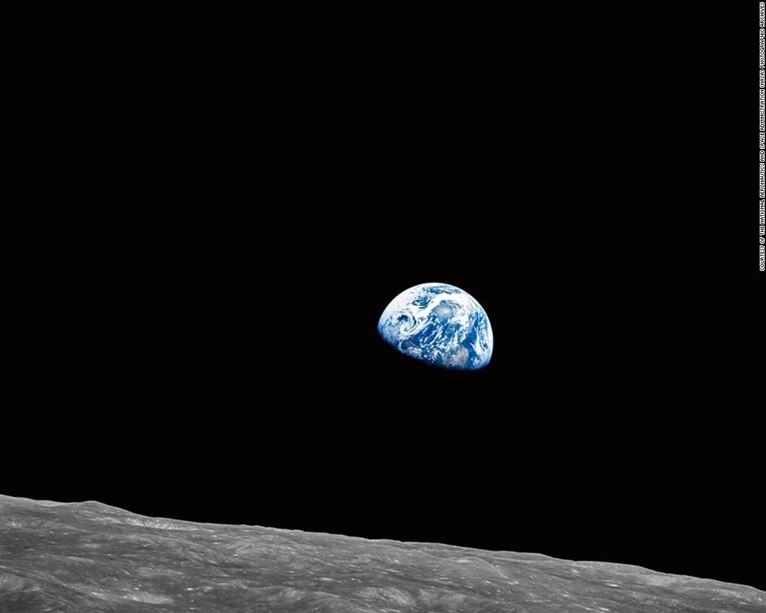 Photo from the Apollo 8 mission shows Earth. 