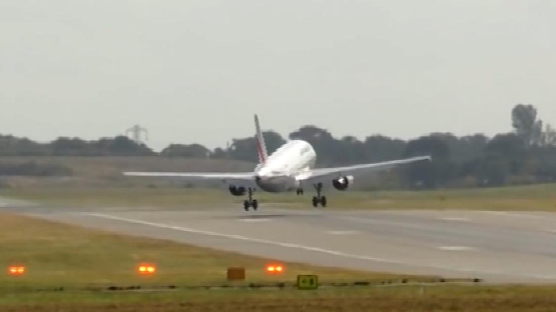 See jet's white-knuckle landing attempt - CNN Video