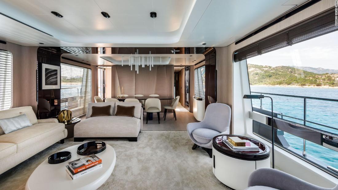 The Azimut Grande 27 perfectly blends indoor and outdoor space to make guests feel more connected to the ocean and their surroundings.