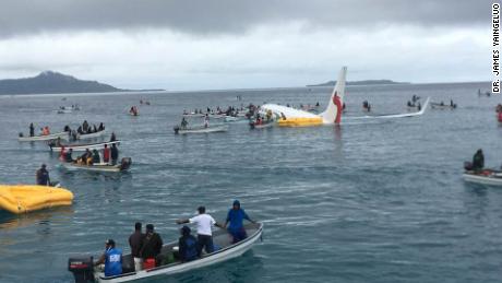 All passengers and crew survive Air Niugini Boeing 737 crash in sea off Micronesian island